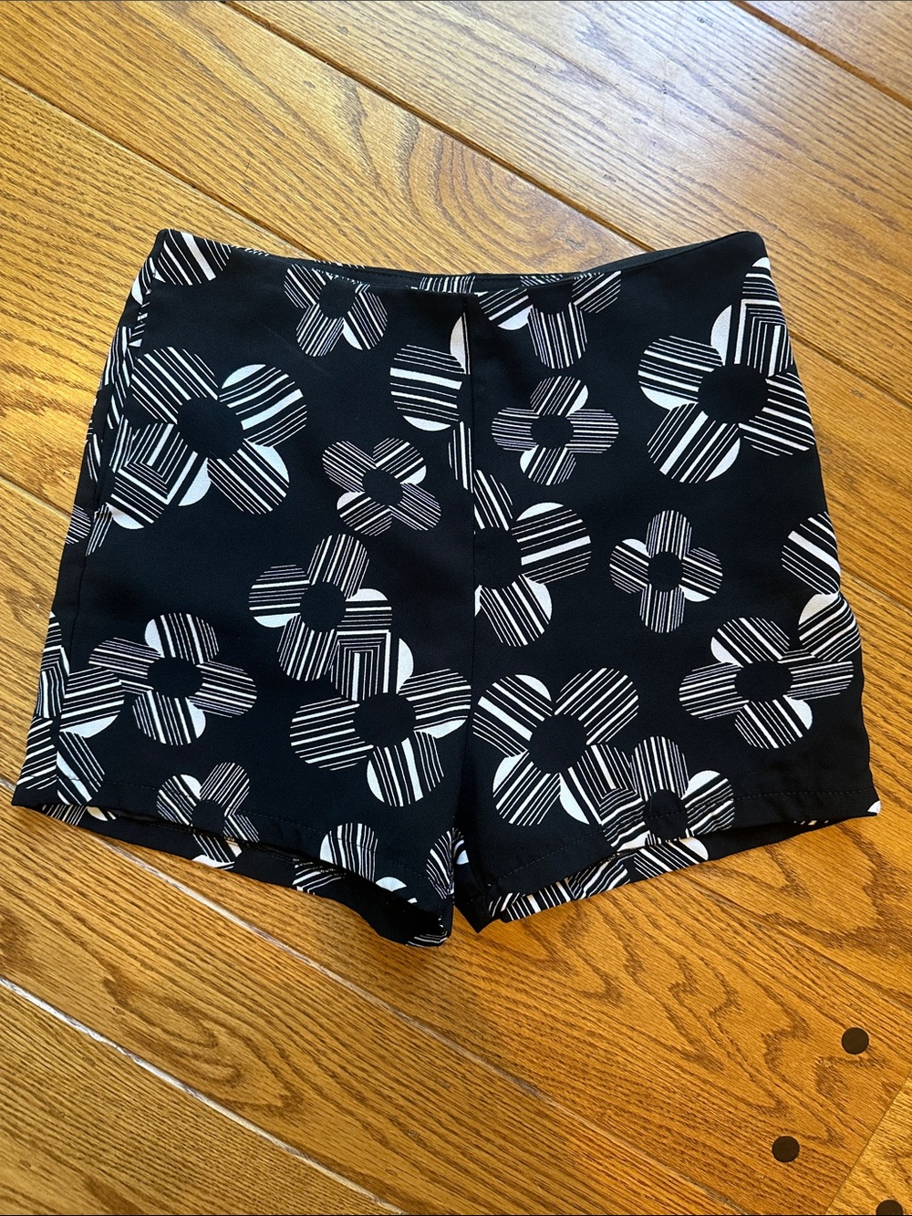 ViVI Black Floral-Stripe High Waist Shorts